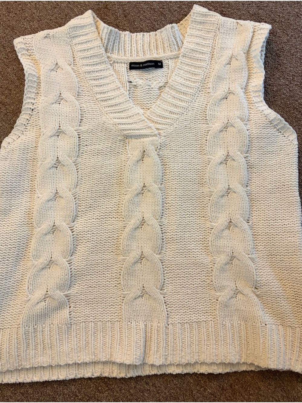 Moon & Madison Women’s Cream Cable Knit V-Neck Sweater Vest (Size M)